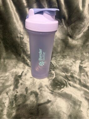 BlenderBottle Classic Shaker Cup in Lavender